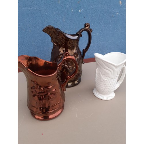 7 - A 3 PIECE LOT TO INCLUDE 2 LUSTRE JUGS AND SMALL FISH JUG