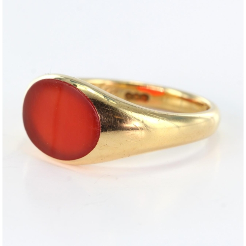 17 - 18ct Gold Carnelian set Ring size N weight 5.7g