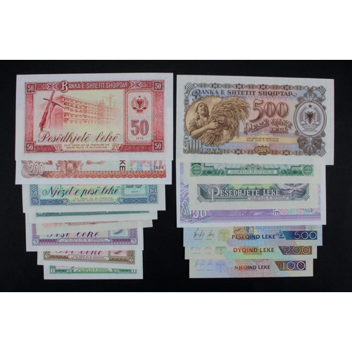 475 - Albania (15), a collection of Uncirculated notes comprising 50, 25, 10, 5, 3 and 1 Leke dated 1976, ... 