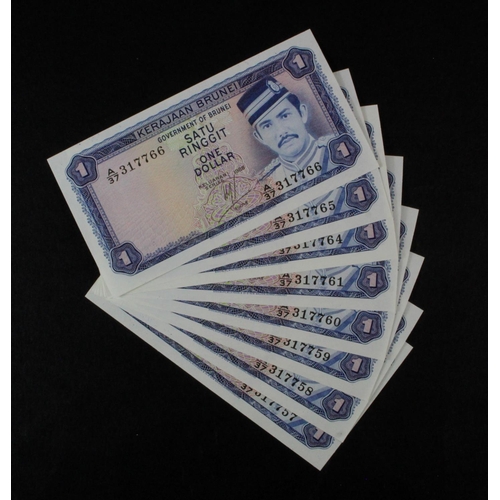 519 - Brunei 1 Ringgit (10) dated 1988, a consecutively numbered run of 10 notes, serial A/37 317757 - A/3... 