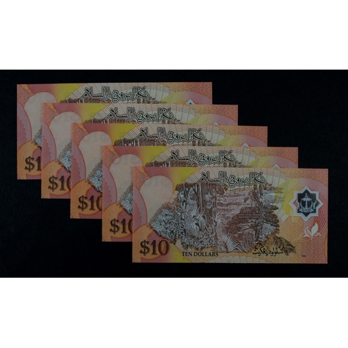 522 - Brunei 10 Ringgit (5) dated 1998, a consecutively numbered run of 5 notes, serial C/9 553209 - C/9 5... 