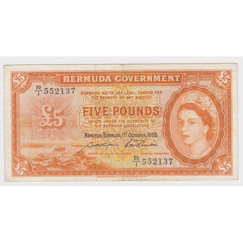 507 - Bermuda 5 Pounds dated 1st October 1966, portrait Queen Elizabeth II at right, serial R/1 552137 (TB... 