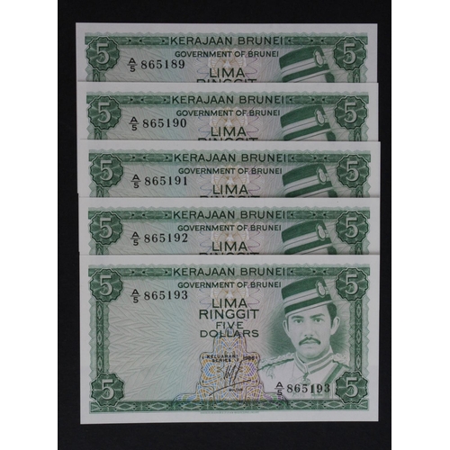 515 - Brunei 5 Ringgit (5) dated 1986, a consecutively numbered run of 5 notes, serial A/5 865189 - A/5 86... 