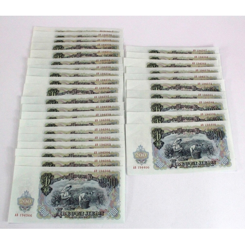 516 - Bulgaria (210), dealers lot of 30 sets of 7 notes comprising 200 Leva (30), 100 Leva (30), 50 Leva (... 