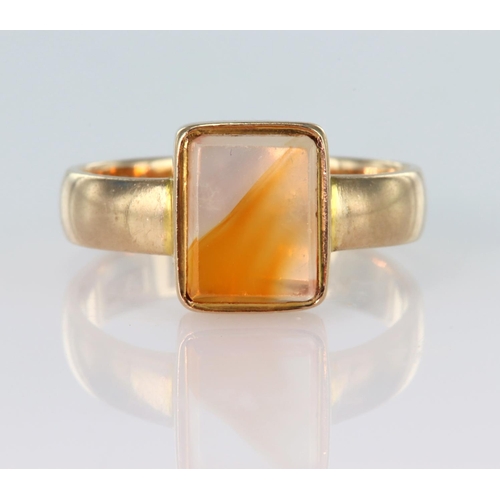46 - 9ct yellow gold ring set with rectangular hardstone measuring approx. 12mm x 8mm, finger size P, wei... 