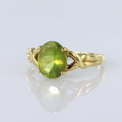 8 - 18ct yellow gold ring set with an oval peridot measuring approx. 9.5mm x 7.5mm, finger size Q, weigh... 