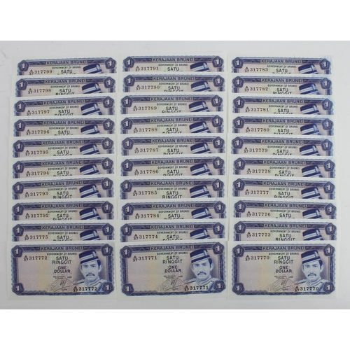 572 - Brunei 1 Ringgit (30) dated 1988, a consecutively numbered run of 30 notes, serial A/37 317770 - A/3... 