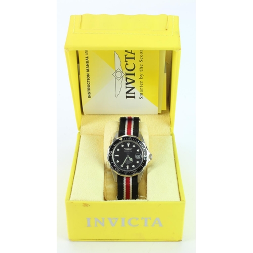 563 - Gents Invicta stainless steel cased wristwatch. The circular black dial with rotating bezel, luminou... 