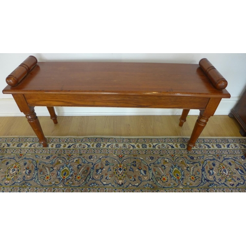 24 - A Victorian style oak window seat made by a local craftsman to a high standard. 
50cm tall, 106 x 33... 