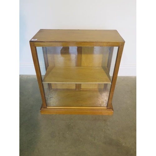 19 - A 1950s display cabinet in polished condition, 62cm tall x 59cm x 28cm