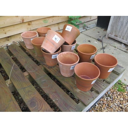31 - A selection of 12 terracotta pots, 15cm high