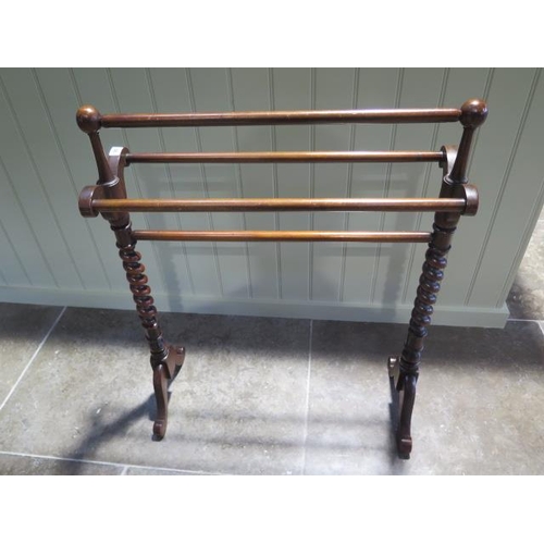 46 - A Victorian mahogany towel rail - Height 87cm x Length 70cm - in good polished condition