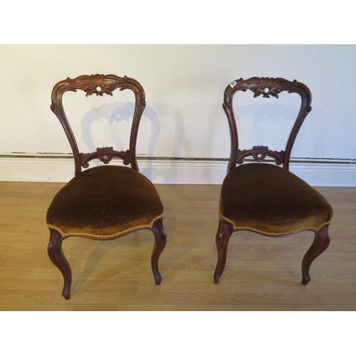 64 - A nice pair of 19th century rosewood side chairs with upholstered seats on cabriole legs