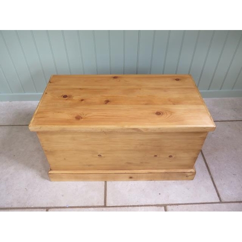 42A - A new pine toy / storage box made by a local craftsman to a high standard, 44cm tall x 80cm x 42cm