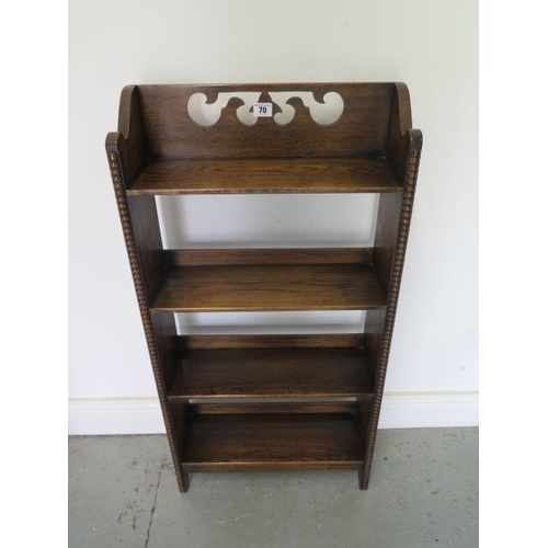 70 - A decorative 1920s oak bookcase, 92cm tall x 46cm x 15cm, in good polished condition