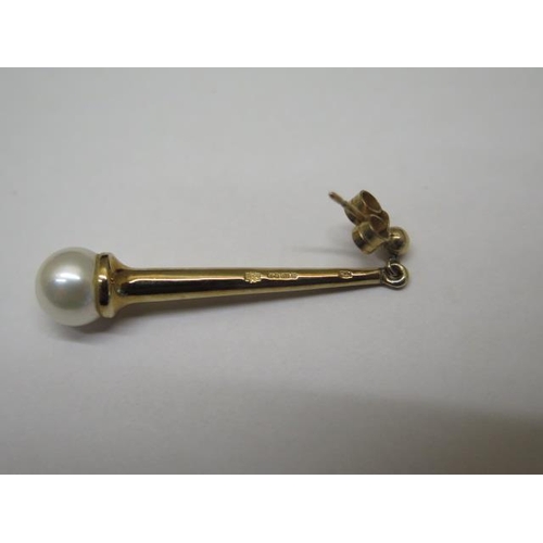 622 - A pair of hallmarked 9ct yellow gold pearl earrings, 3.5cm drop, total weight approx 6.4 grams, pear... 