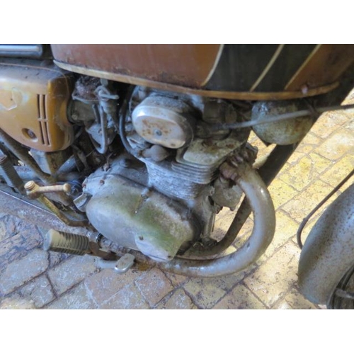 4 - A Honda 250cc 1972 vintage motorcycle reg JOT 131L, in need of restoration with vehicle registration... 