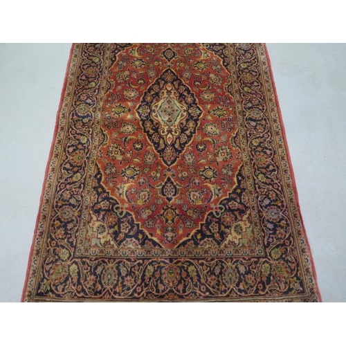 211 - A hand knotted woollen fine Kashan rug, 2.8m x 1.58m