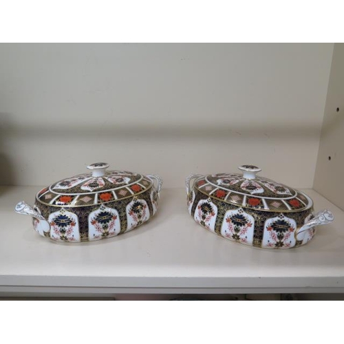 316 - A pair of Royal Crown Derby 1128 Imari lidded tureens, both good and first quality, 12cm tall x 32cm... 