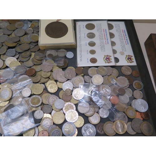874 - A large collection of World coins