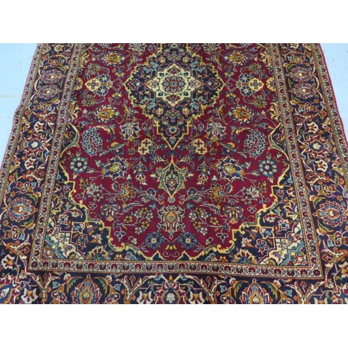 201 - A hand knotted woollen Kashan rug, 2.00m x 1.35m