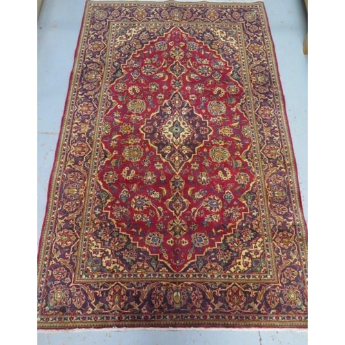 205 - A hand knotted woollen Kashan rug, 2.22m x 1.40m