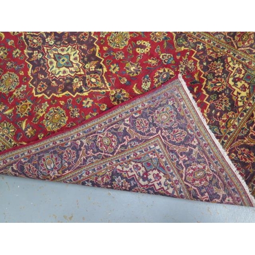 205 - A hand knotted woollen Kashan rug, 2.22m x 1.40m
