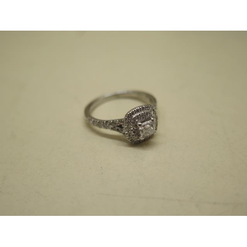 612 - A hallmarked 18ct white gold diamond ring with one princess cut 0.30ct diamond, clarity VS2 colour F... 