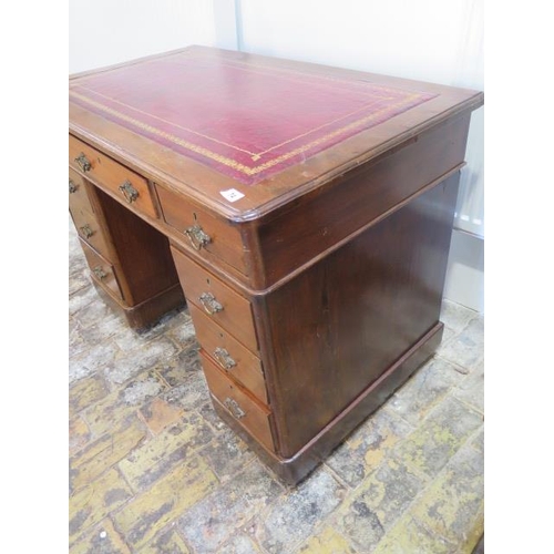 74 - A Victorian mahogany 9 drawer twin pedestal desk, 73cm tall x 102cm x 60cm