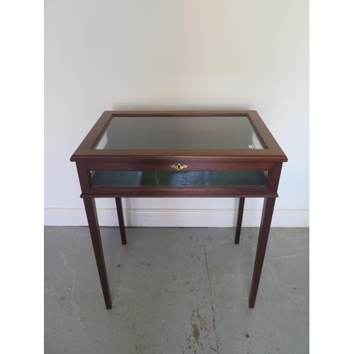 18 - A mahogany bijouterie display table with felt interior on tapering legs, 77cm tall x 68cm x 45cm, in... 