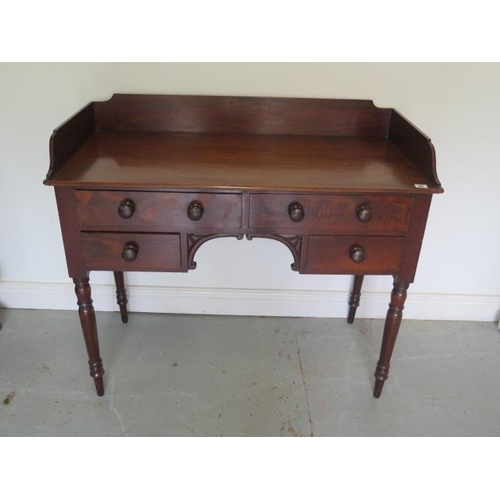55 - A Georgian mahogany 4 drawer washstand / side table with a shaped upstand standing  on turned legs, ... 