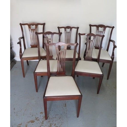 67 - A circa 1900's mahogany set of 6 (4 + 2 carver) chairs in the Chippendale style with pierced splats ... 