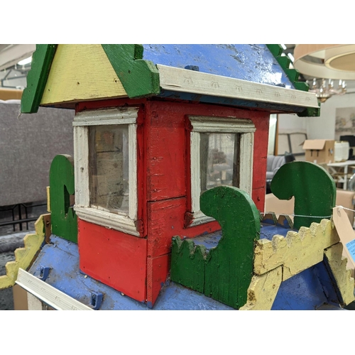 78 - VINTAGE DUCK HOUSE, 95cm x 57cm x 135cm, purchased from Andrew Martin.