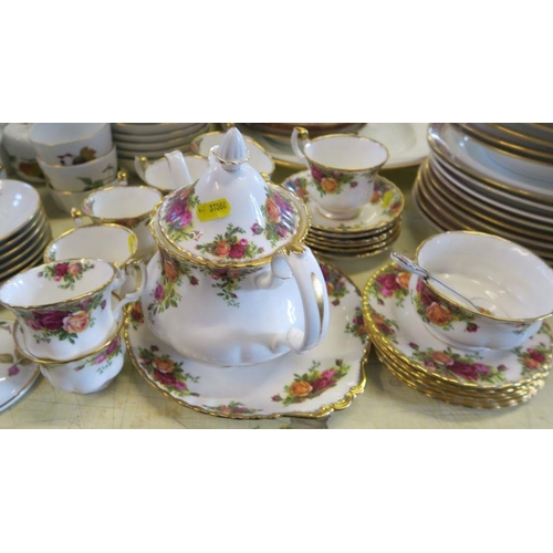A collection of Royal Albert Old Country Rose china Barnebys