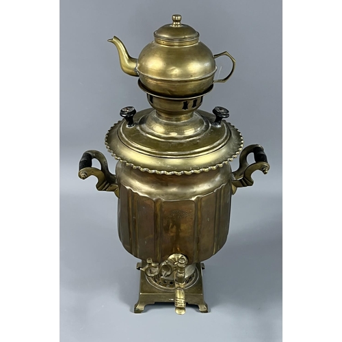 18 - Large antique brass samovar. Shipping  group (A)