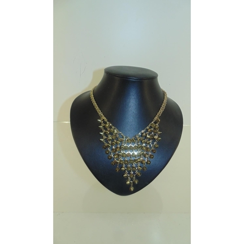 3003 - Designsix London fashion necklace with studded triangle design