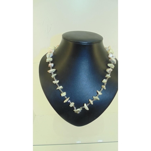 3011 - Stone design necklace