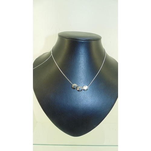 3034 - Designsix London Small Necklace with three circle pendants