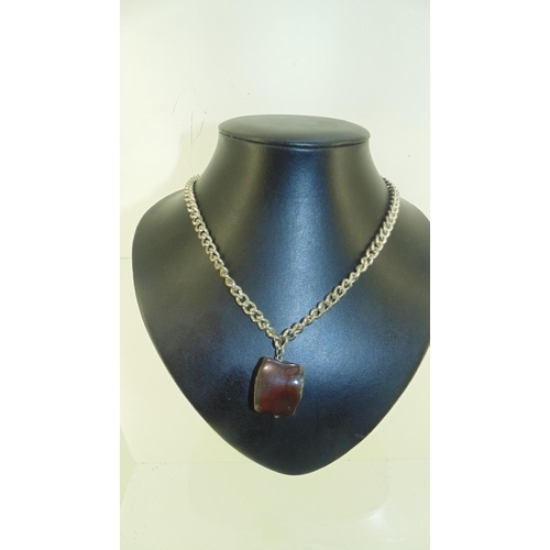 3041 - White metal chain with heavy stone pendant
