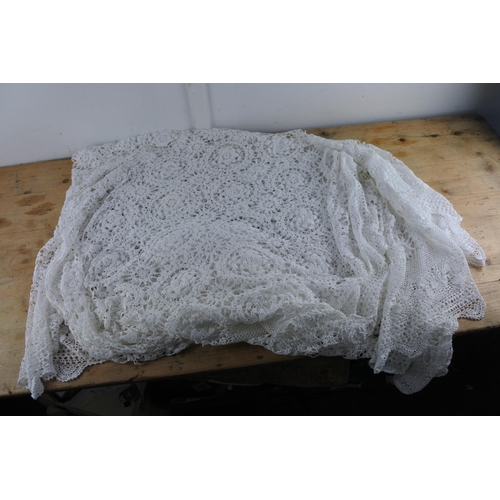 224 - A stunning & finely hand worked Irish crochet cover/blanket.
