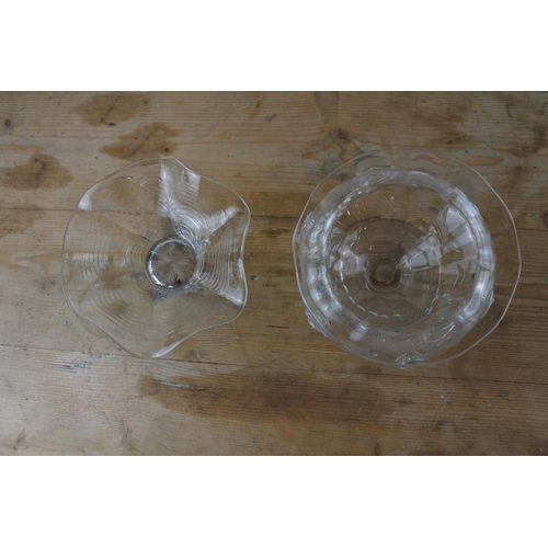 322 - An early twentieth century small clear glass bowl on a circular foot, possibly Stevens & Williams, t... 