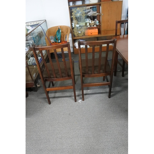 340 - A vintage dining table and six chair set.