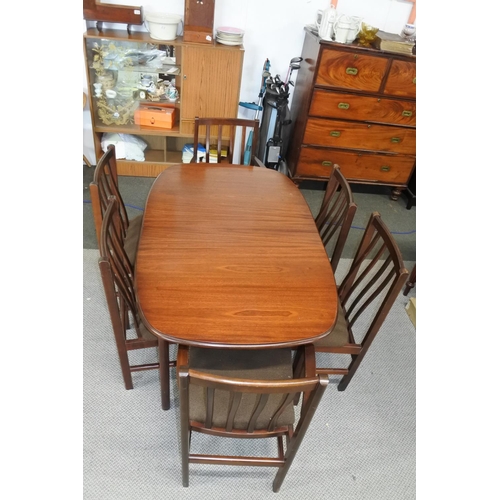 340 - A vintage dining table and six chair set.