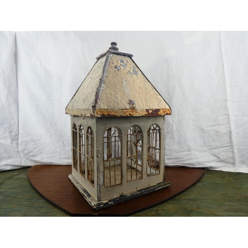 149 - A stunning antique style style bird cage/house.