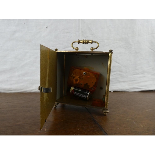 157 - A vintage Seth Thomas mantle clock.
