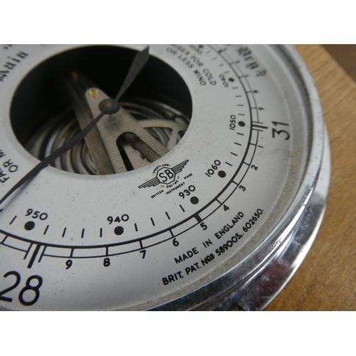 186 - An oak cased barometer. (a/f)