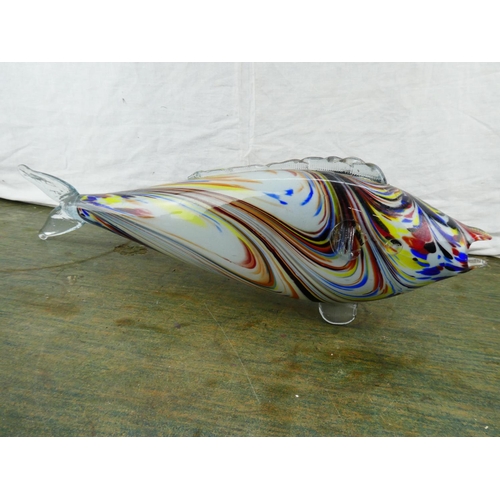 90 - A large vintage hand blown glass fish.