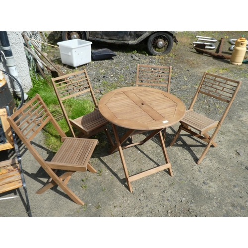 440 - A stunning garden dining set to include 4 chairs & table.