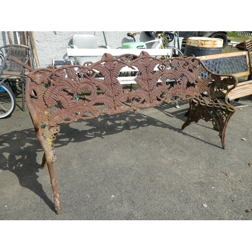 441 - A stunning antique/ Victorian cast iron garden bench for restoration.