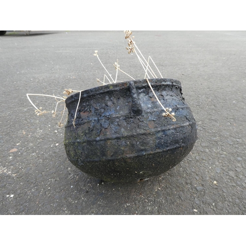 456 - An antique cast iron pot (a/f)